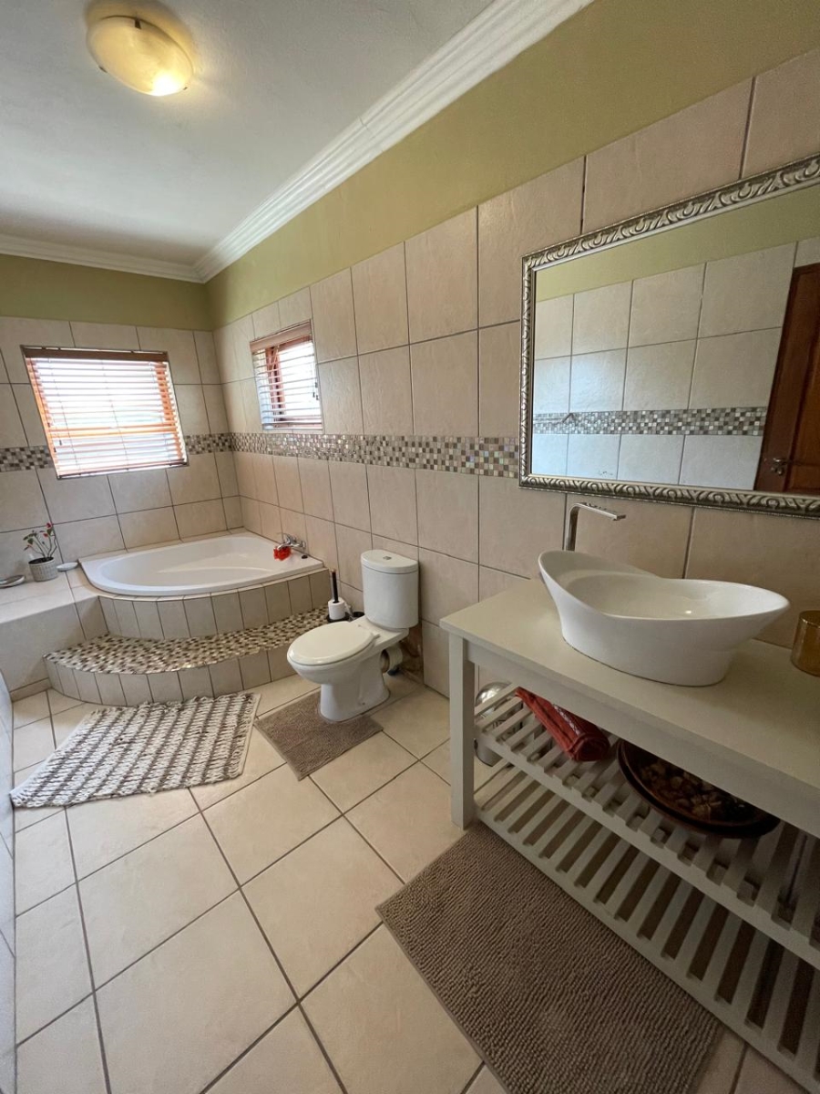 5 Bedroom Property for Sale in Xanadu Eco Park North West